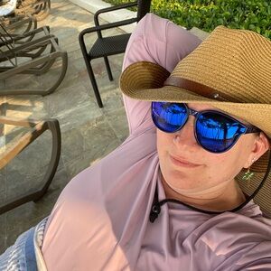 Meet your Posher, Elisha